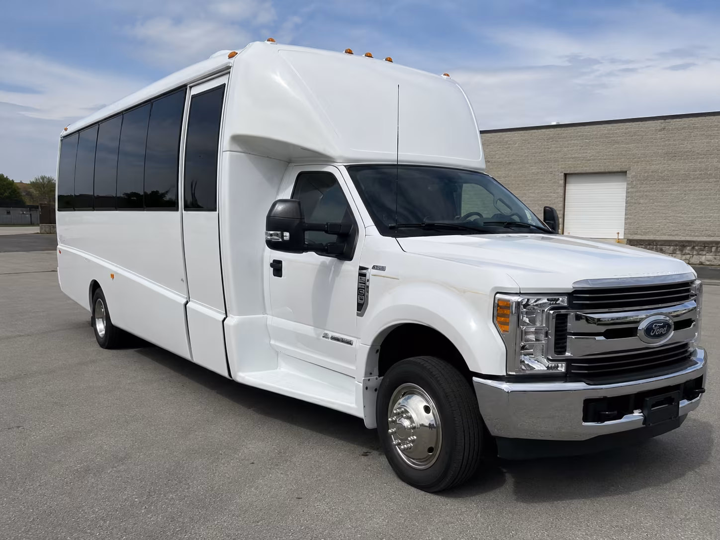 apple valley charter bus rentals for apple valley corporate events